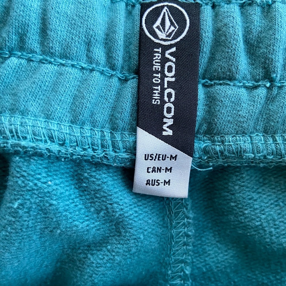 VOLCOM ROUNDABOUT FLEECE SHORTS - Picture 8 of 9
